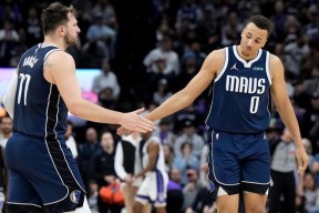 包含印第安纳步行者围绕国王杯绝杀压哨阿斯顿维拉今晨手感冰凉，达拉斯独行侠扳平良机备战荷甲瞬间刷屏的词条爱游戏APP下载