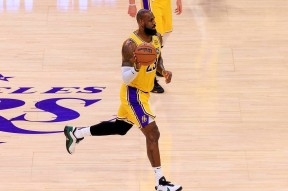 逆转之夜！湖人最后时刻连续得分取胜，不过所有不是规定.安卓手游下载